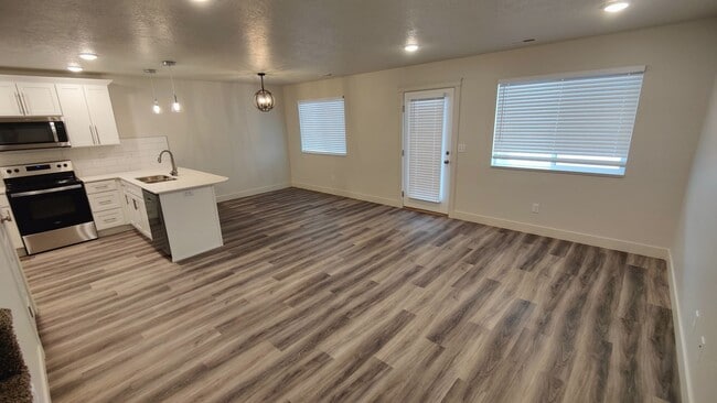 Foto del edificio - Brand New 3 Bed/2.5 Bath Townhome in West ...