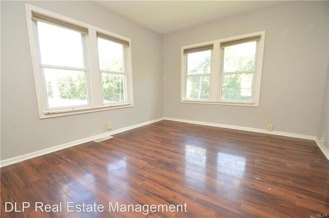 Building Photo - 2099 NJ-31