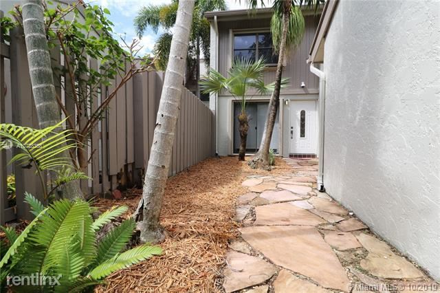 Building Photo - 3 br, 2.5 bath Townhome - SABAL CHASE SEC 1