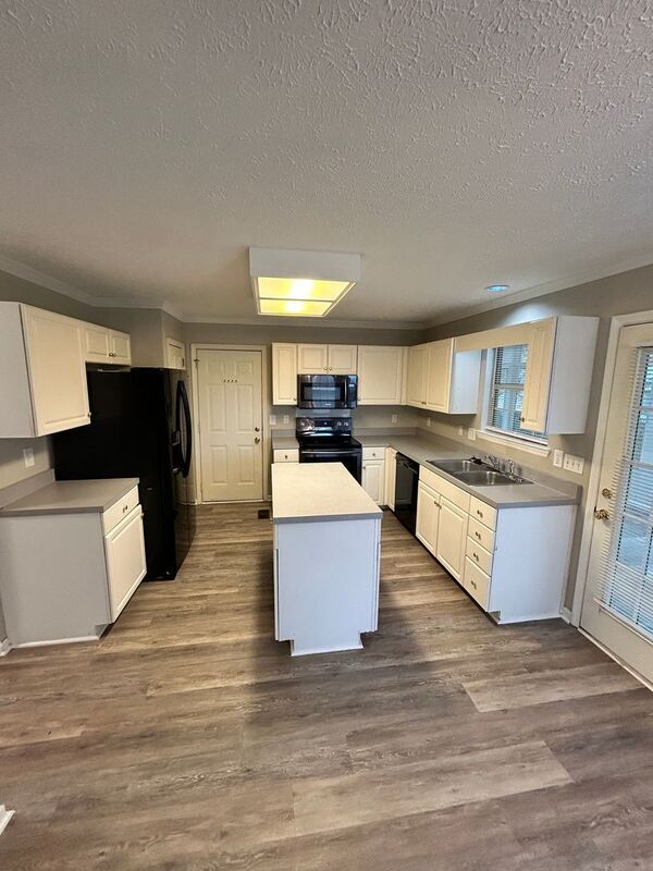 Building Photo - 721 Jaywood Dr