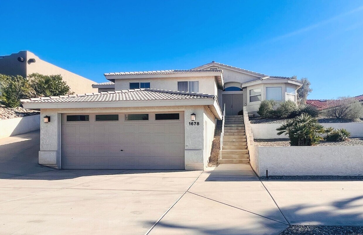 Foto principal - Unfurnished Long Term Pool Home