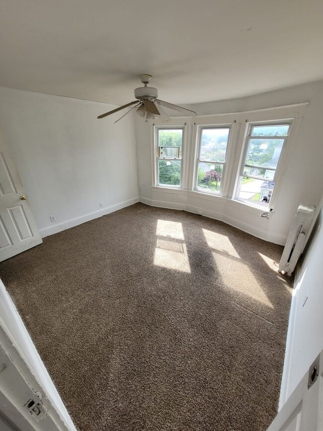 Foto del edificio - 80-82 Graham Avenue