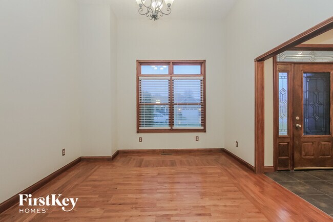 Foto del edificio - 1077 Forest Glen Dr