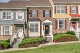 Foto principal - Spacious Lenox Village Townhouse: 3 Beds, ...
