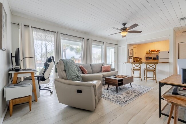 Building Photo - 4000 Gulf Terrace Dr
