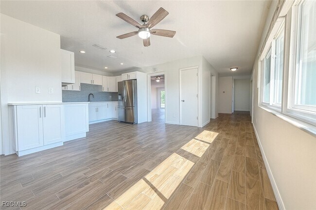 Foto del edificio - 1458 Alwynne Dr N