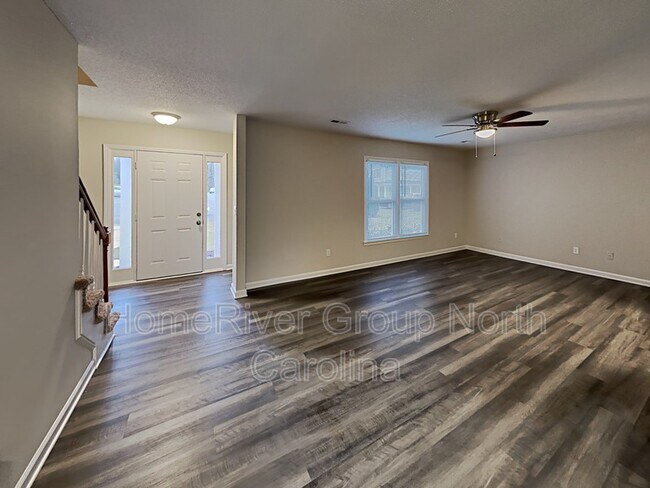 Building Photo - 9 Delwin Ct