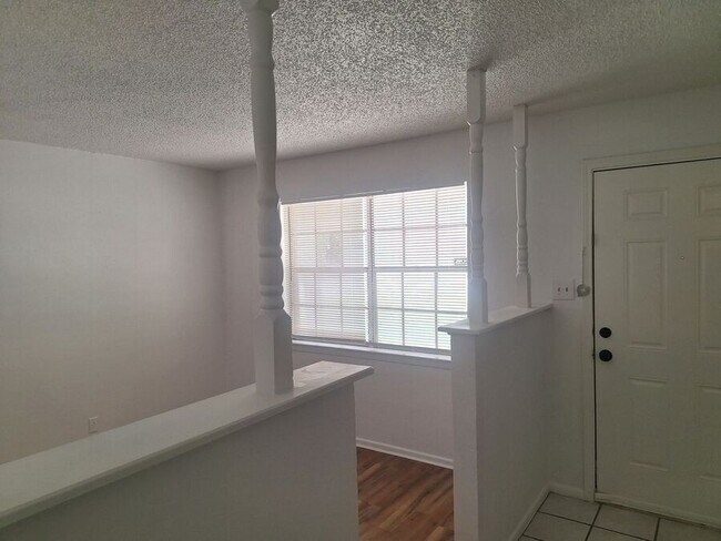 Foto del edificio - 6005 Barry Dr