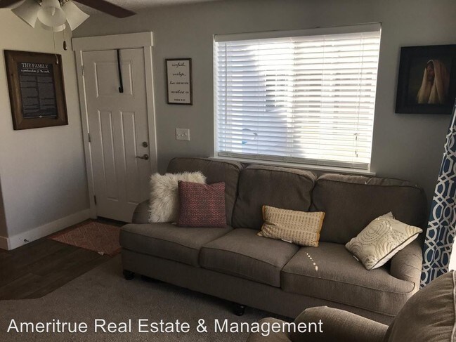 Building Photo - 3 br, 2 bath House - 2395 W 500 S #4