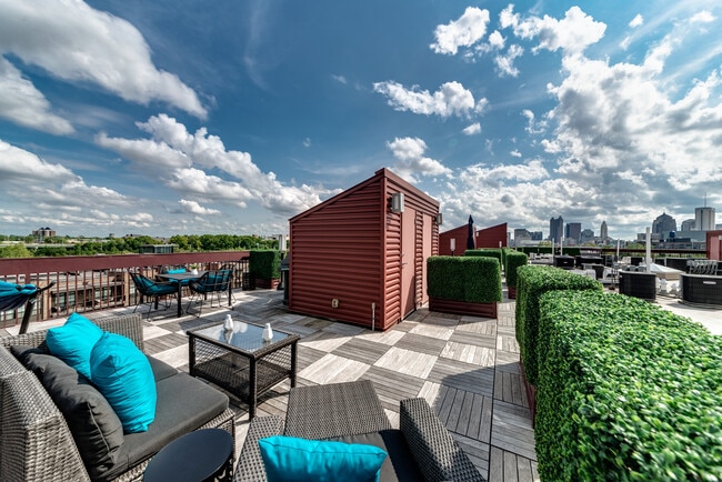 Dedicated Rooftop Patio - 367 Auden Ave