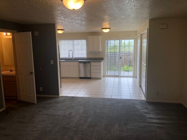 Foto del edificio - Updated Duplex - 3 Bedroom 1.5 Bath