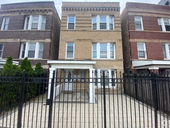 Building Photo - 2323 W Fullerton Ave