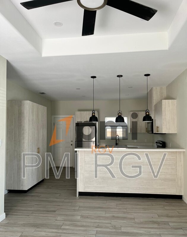 Foto del edificio - 1320 N McColl Rd