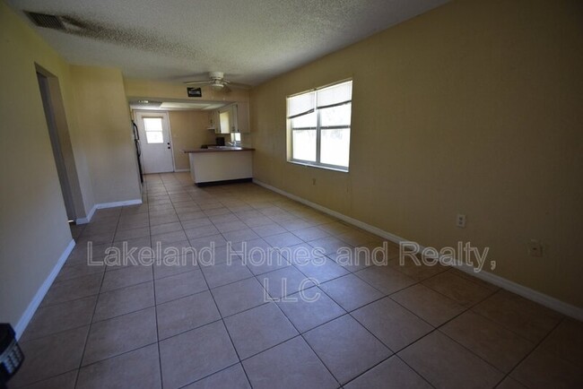 Building Photo - 824 Shirley Ann Trail