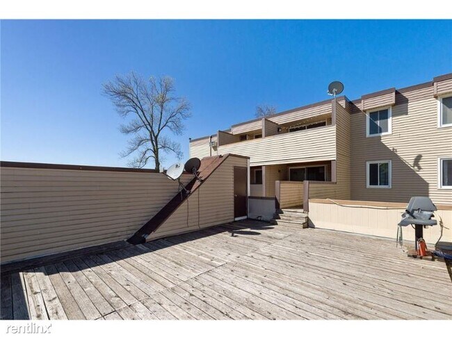 Building Photo - 10840 Rockford Rd