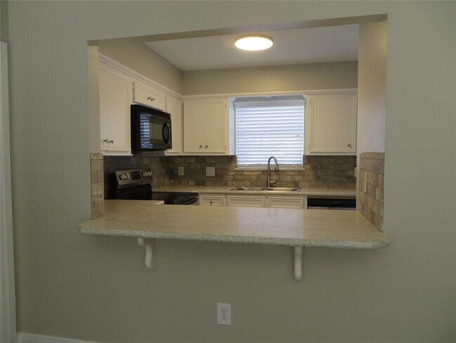 Foto del edificio - 8716 Club House Dr