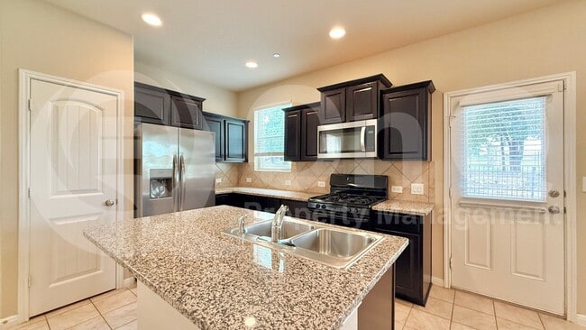 Building Photo - 1001 Zodiac Ln
