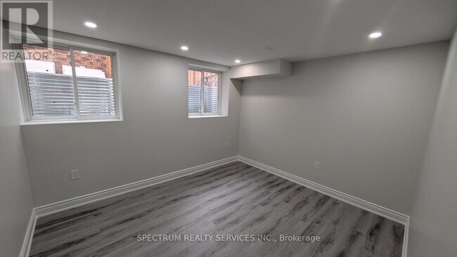 Building Photo - 1525 Cranberry Cres