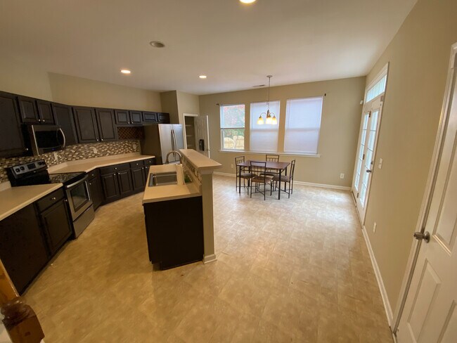 Foto del edificio - Room in Single Family Home on Meryton Park Way