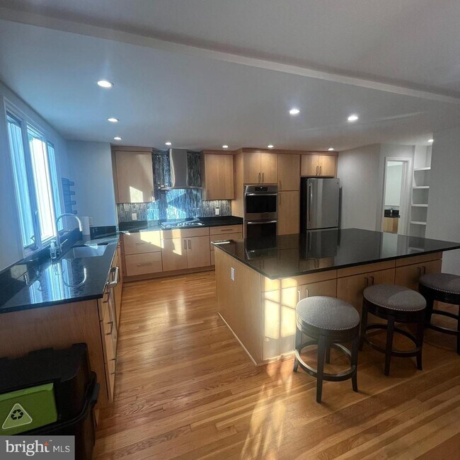 Foto del edificio - 315 N Maple Ave