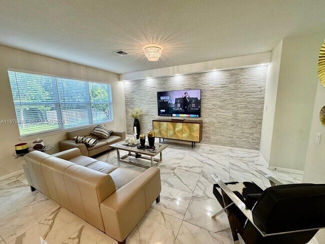 Foto del edificio - 4334 Ficus St