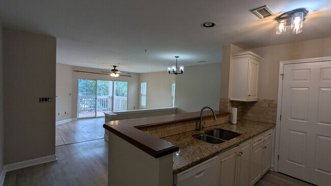 Foto del edificio - Three Bedroom Waterfront Condo Mooresville