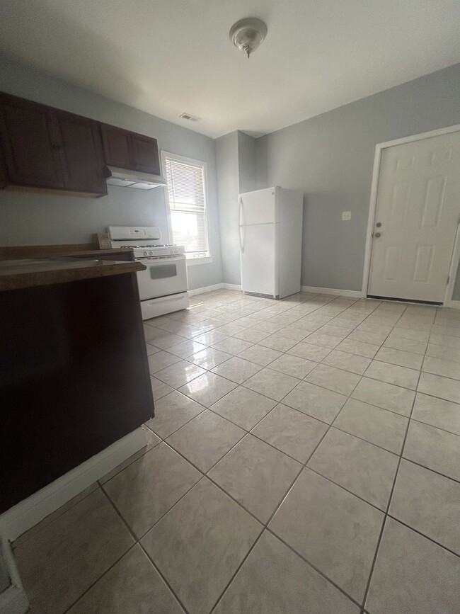 Foto del edificio - 2414 N Lawndale Ave