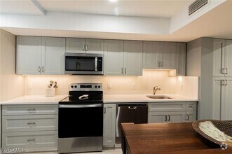 Building Photo - 833 Meadowland Dr