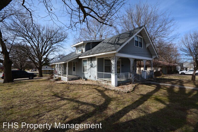 Foto del edificio - 3 br, 2 bath House - 503 N Walnut Ave