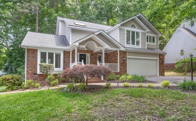 Foto del edificio - FABULOUS NEWLY RENOVATED WOODLAKE HOME
