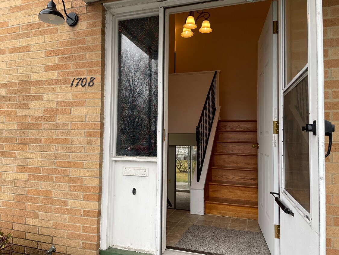 1708 Rosemont Rd, Alliance, OH 44601 Townhome Rentals in Alliance OH