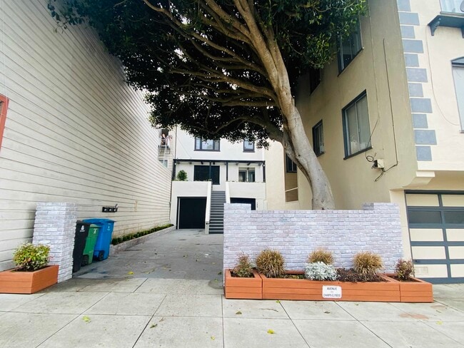 Building Photo - 1467 20th Ave