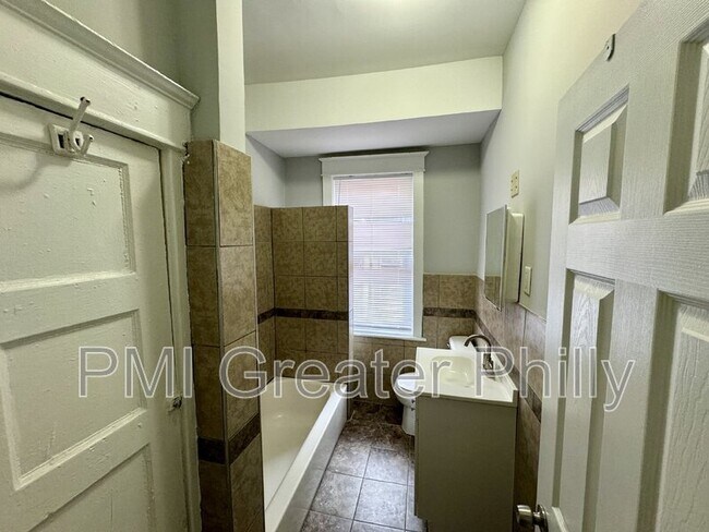 Building Photo - 4058 Parkside Ave
