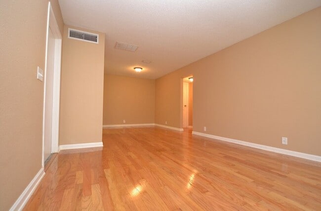 Building Photo - Gorgeous 1/1 Condo in Winter Springs ~ Upd...