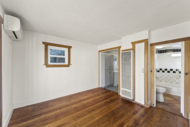 Building Photo - 2308 1/2 W Duane St
