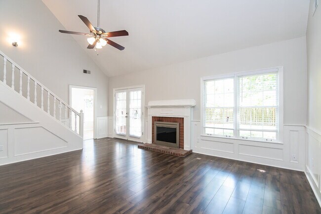 Building Photo - 8159 Creekside Cir N