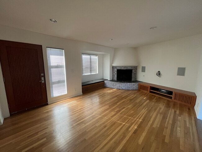 Foto del edificio - 2334 Silver Lake Blvd