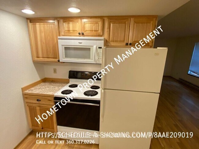 Building Photo - Adorable 3 Bedroom 1.5 Bath Townhouse in L...