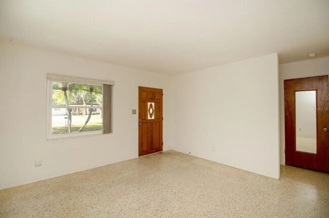 Building Photo - For Rent – Move-In Ready Gem with Modern U...
