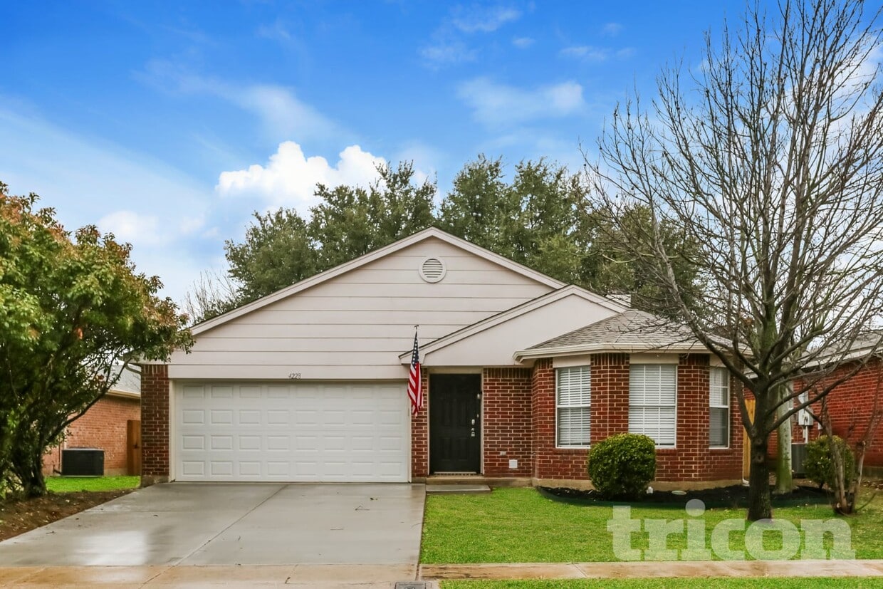 Foto principal - 4228 Heath St