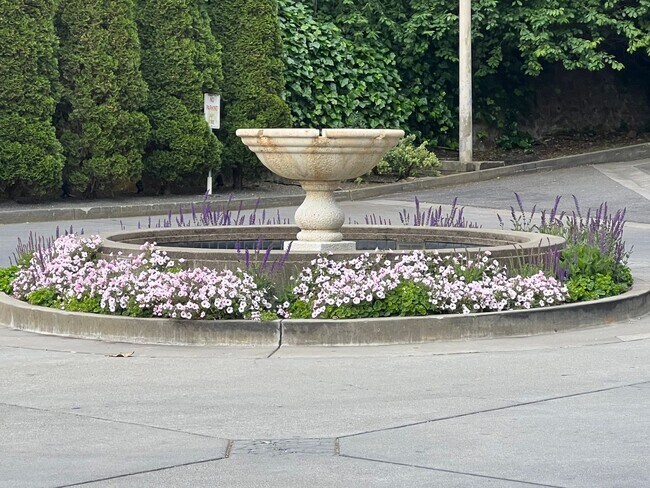 Photo - Charming 1BR/1BA Condominium in Financial ...