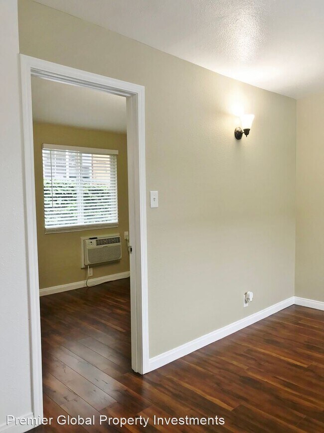 Building Photo - 509 E Hyde Park Pl