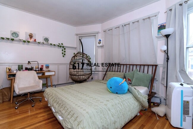 Building Photo - 157 Thorndike St