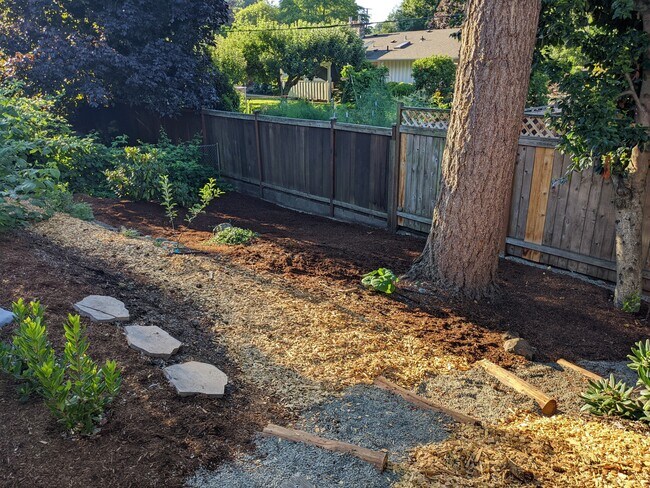 Foto del edificio - 2230 Hideaway Ct