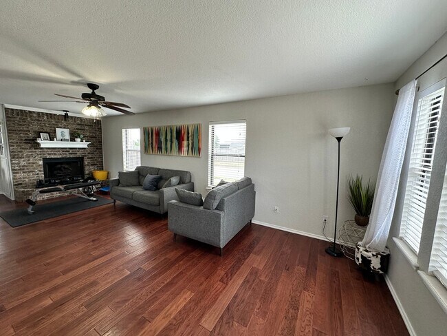 Foto del edificio - Charming 3 Bed, 2 Bath 2-Story Home in Moore!