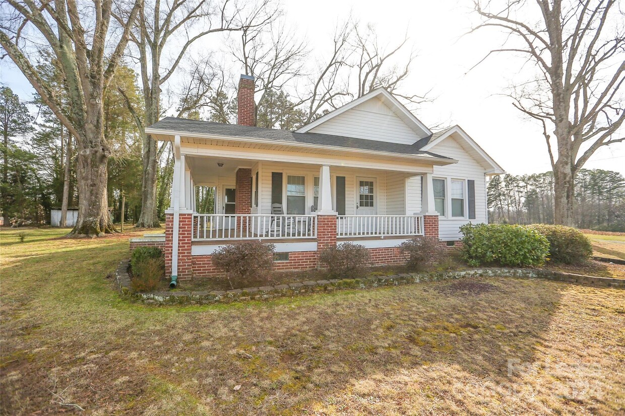 Primary Photo - 2509 W Main St