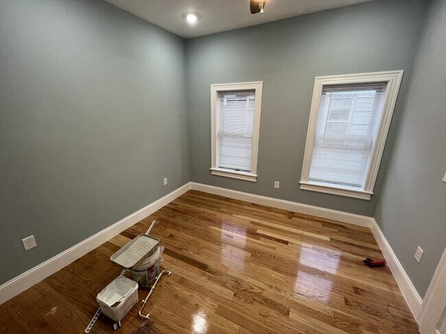 Foto del edificio - 4.0 bedroom in Somerville Massachusetts 02143