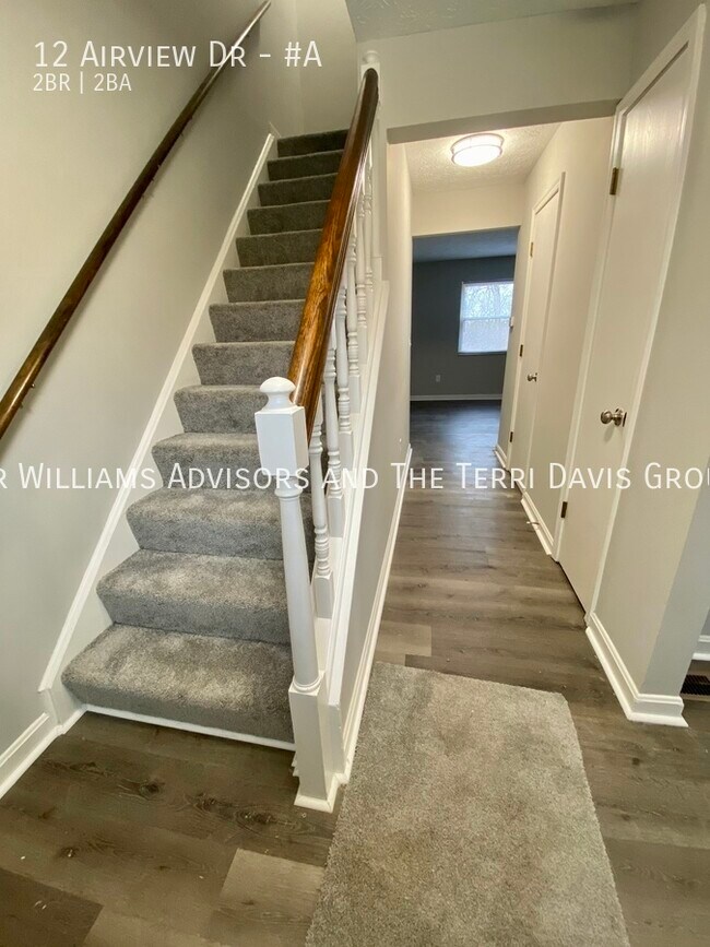 Building Photo - 12 Airview Dr