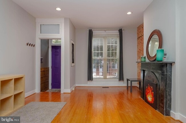 Building Photo - 224 N Milton Ave