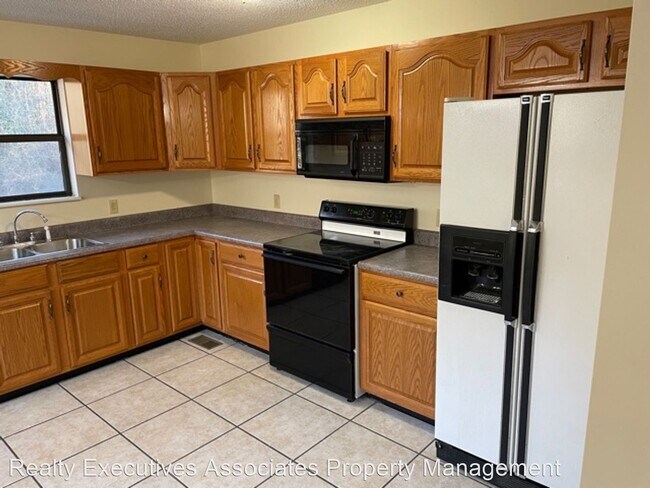 Building Photo - 5 br, 3 bath House - 110 Bruce Street